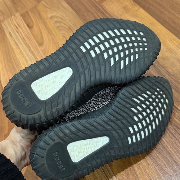 Yeezy Multicolor Knit Men's Shoes - Picture 4 of 5